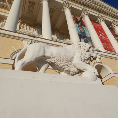 Löwe vor dem Russischen Museum