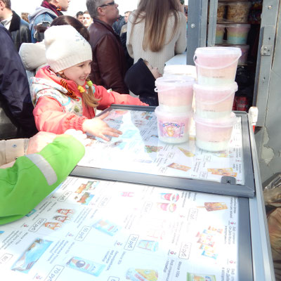 Eis am Feiertag für die Kinder