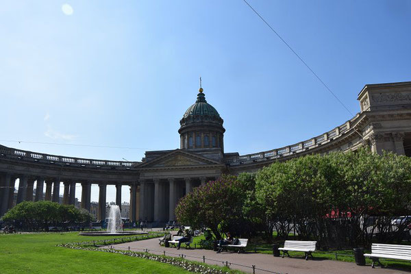 Kasaner Kathedrale mit Grünanlage