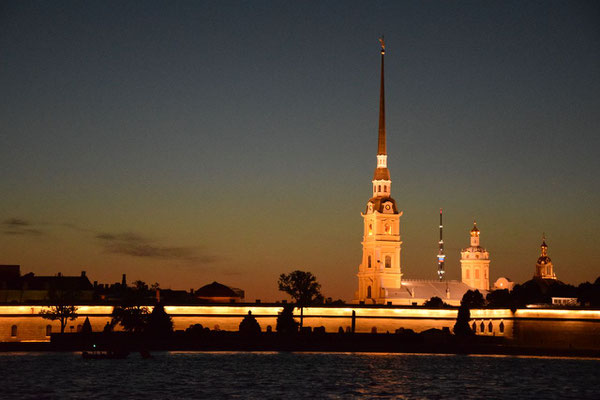 Die Peter und Paul Festung bei Nacht