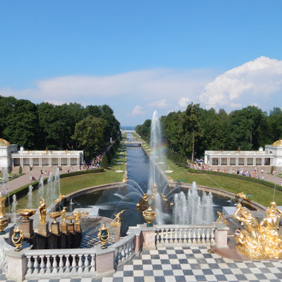 Blick vom oberen auf den unteren Park in Peterhof