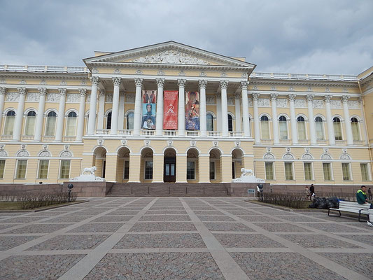 Russisches Museum Frontansicht