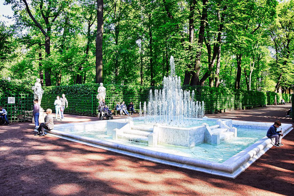 Spingbrunnen im Sommergarten