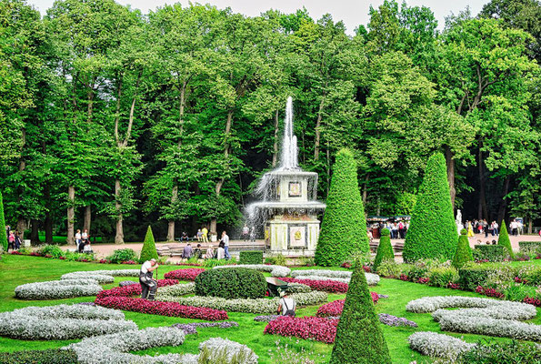 Peterhofer Park mit der Römischen Fontäne