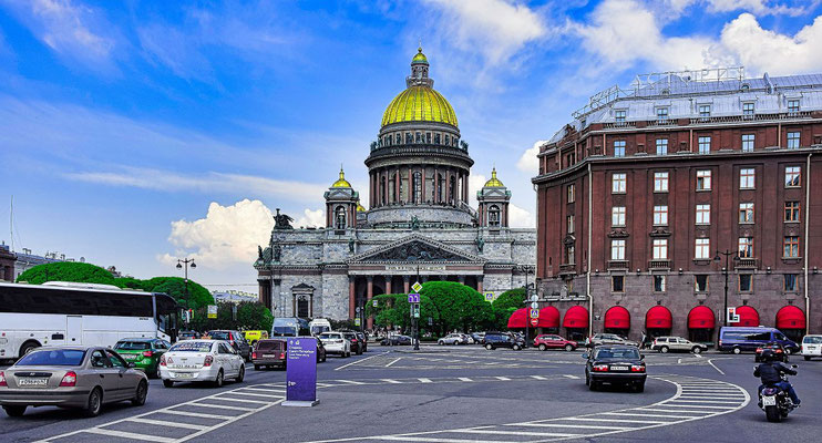 Isaakskathedrale mit dem Hotel Astoria