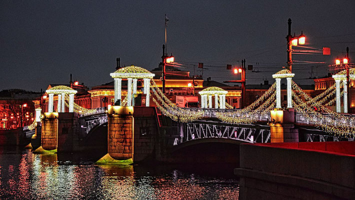 Lomonossow Brücke bei Nacht