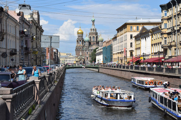 Gribojedow - Kanal mit Boot und Blutskirche