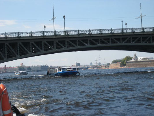 Bootsfahrt St. Petersburg auf der Newa      k