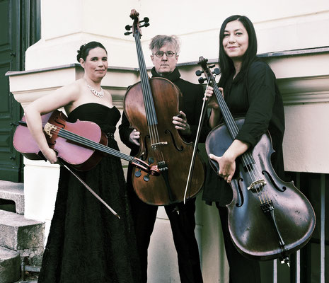 Cello-Duo TOLKAR (Ekaterina Gorynina, Bo Wiget) & ANDREA CHUDAK (Foto: Peter Liptow)