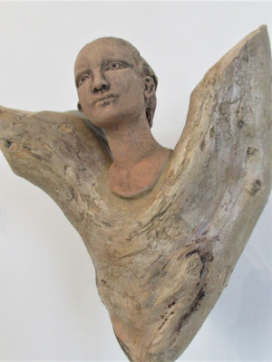 Engel, Keramik-Schwemmholz, ca. 80 cm