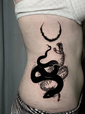 tatuaje serpientes luna