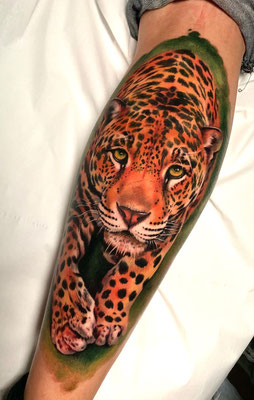 leopardo realista tattoo