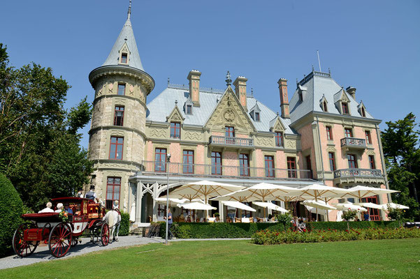 Vor dem Schloss Schadau in Thun