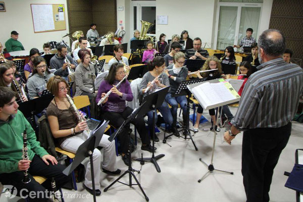 Préparation du concert de Sainte-Cécile 2012. Photographie de La Montagne.