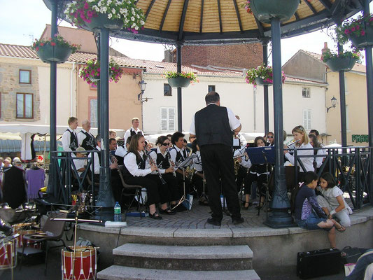 Concert sous le kiosque à Brassac le 12 Juin 2011