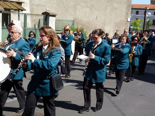 Défilé du jumelage à Sainte-Florine le 13 mai 2012