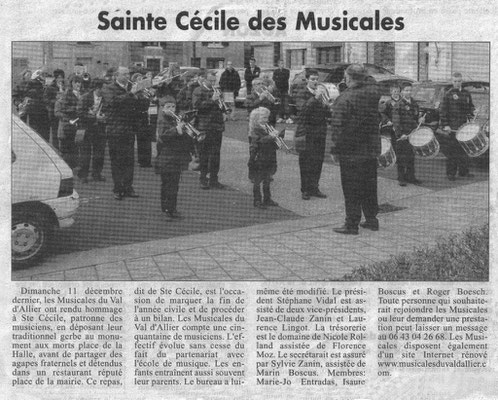 Dépôt de gerbe suivant la Sainte-Cécile 2011 à Sainte-Florine. Article de La Ruche.