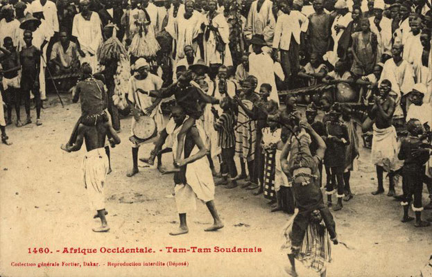 Manjanin/Mendiani dance performance (girls on top of male adults' shoulders), probably in Bamako