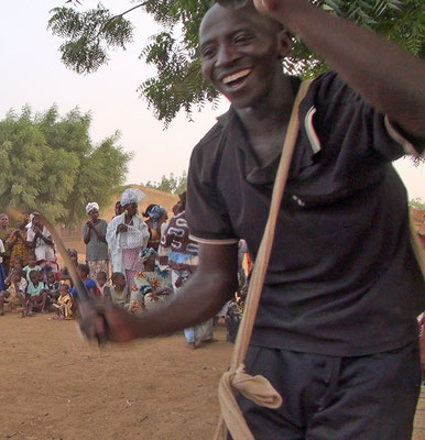 Toutou Sacko in performance (still of the Diallola event)