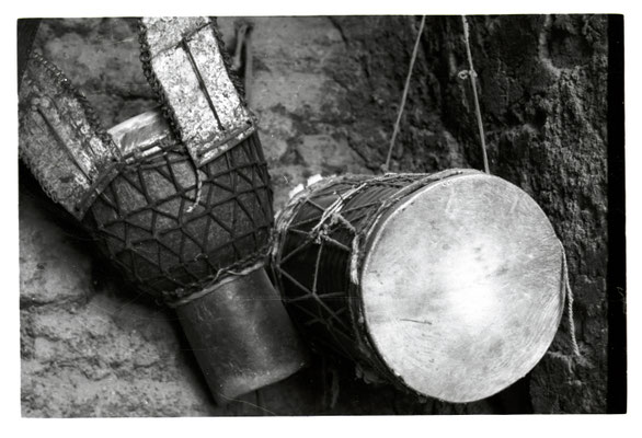 Instruments in a Bamako professional's stowage (1995)