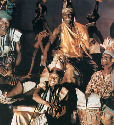 Ballet National de Guinée (ca. 1964); all jembes show leather-strap fastening (no iron rings nor synthetic ropes). From Ballets Africains (1964-LP]), Festival. Bel Air 411043.