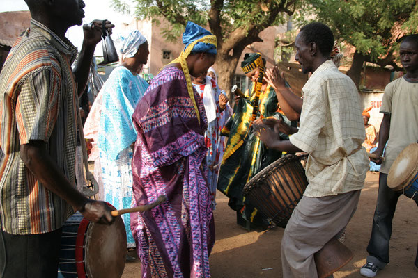 The bride-mothers' status is marked by yellow head-scarfs. 