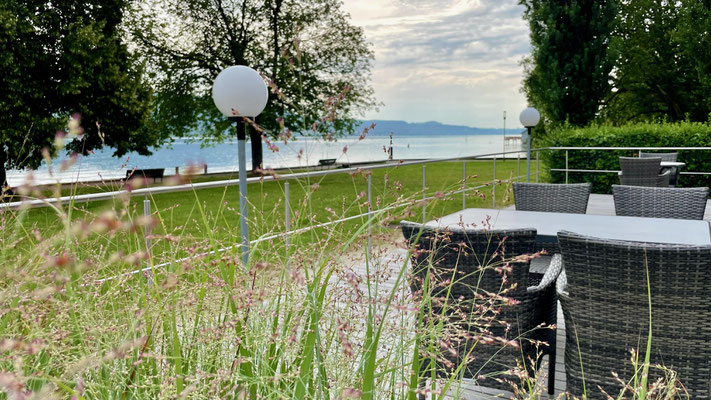Frühstücksterrasse mit Seeblick