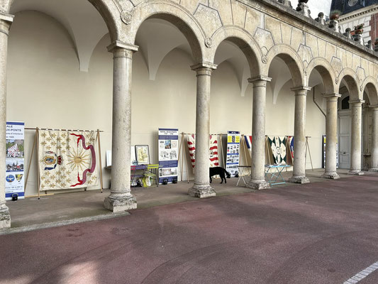 Drapeaux et kakémonos installés...