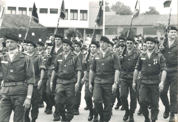De g. à d. : CBA Charreyron, SCH Favre-Monnet, CNE Turcat, SCH Feuillet, X, X, CNE Bourcet, LTN Baillet, ADC Pilossian, LTN Vaucanson, LTN Boisjot, X, LTN Verrière, X, CNE Viola, ADJ Mattevi
