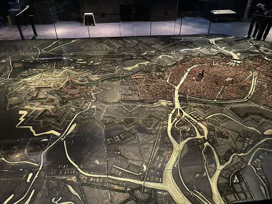 Le fameux plan-relief de la ville au XVIIe siècle : une merveille commentée par une animation fort réussie.