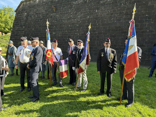 Les porte-drapeaux et représentation des associations