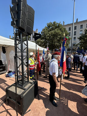 ...puis avec le gouverneur militaire de Lyon.