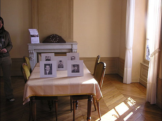 la salle d'attente du 1er étage où attendait, entre autres, le COL LACAZE