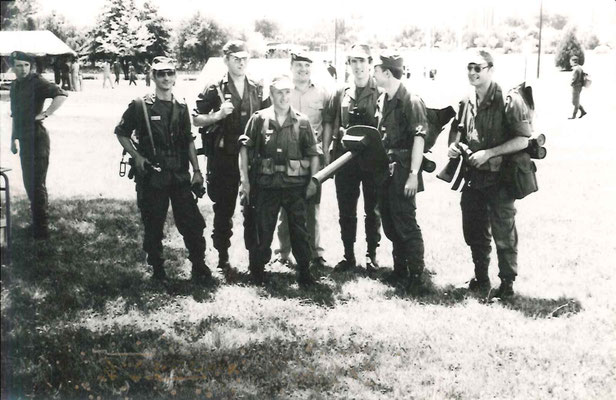 De g. à d. : LTN LAPLUME, X, LTN CHARMET, CBA ESNAULT (accompagnateur - ancien vainqueur du National), LTN COMPARAT, REVELLIN, VERRIERE .  