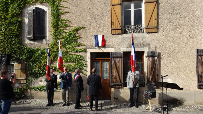 ...avant le dévoilement...