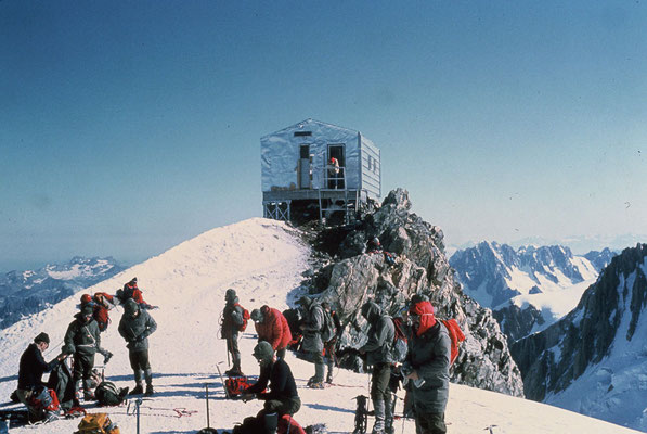 ...au pied du refuge Vallot (4322 m)