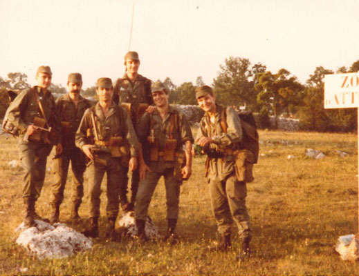 De g. à d. : X, X, SLT BENALA, LTN MÉJEAN, SGT CATTIN, CNE REVELIN.