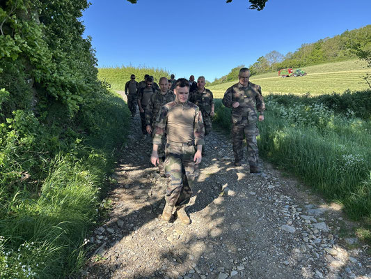 Début de la descente sur une piste forestière assez pentue...