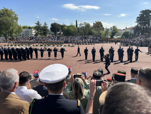 Passage en revue par le président de la République au son de la marche consulaire à Marengo