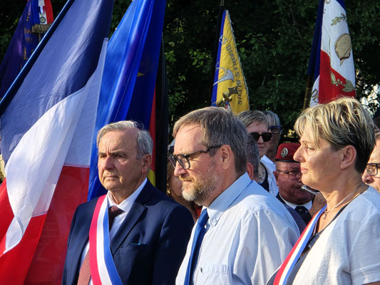 ...à côté de la maire de Morsbronn-les-Bains, Lysianne DUDT.