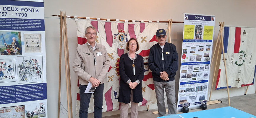 Daniel MÉJEAN, Line CUVELOT et Philippe TANGUY peuvent enfin souffler un peu avant le démontage du stand.