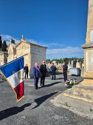 Cérémonie au monument aux Morts du cimetière