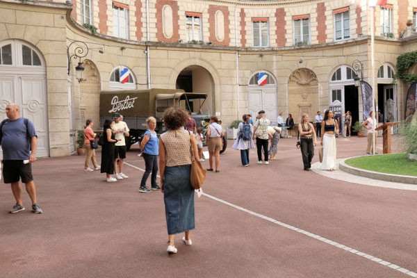 ...et dans la cour !