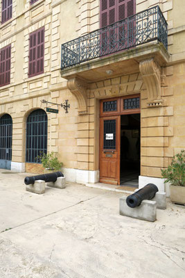 Aubagne : entrée du musée.