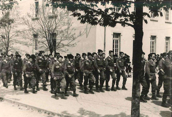              Cérémonie, mise en place. Equipe MARIN : de d. à g. CNE MARIN, MUDLER, SGT JAY, X, SGT MARTIN, ADJ BRET-MOREL.