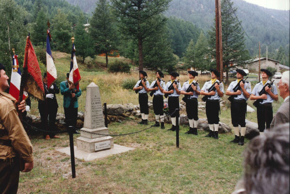 Pendant la Marseillaise (merci Jacques, pour la sonorisation).