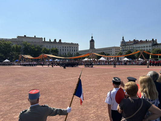 Le défilé s'étire...