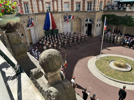 ...puis enfin coiffés, enfin légionnaires !
