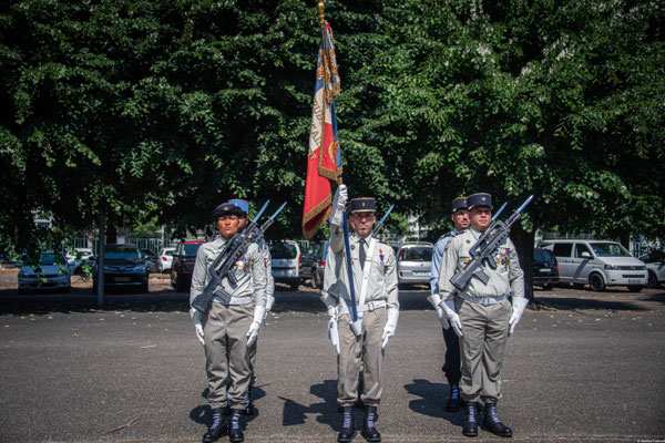 La garde au Drapeau, aux ordres du MAJ "Laurent".