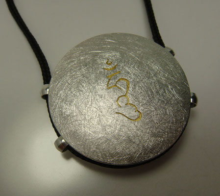 HUNG Ø 36 mm • Silber, Gold 750 • vier Ösen • private collection